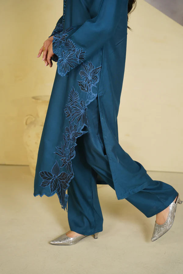 Bint e Libaas Straight Cut Linen Embroidered 3 Piece Suit