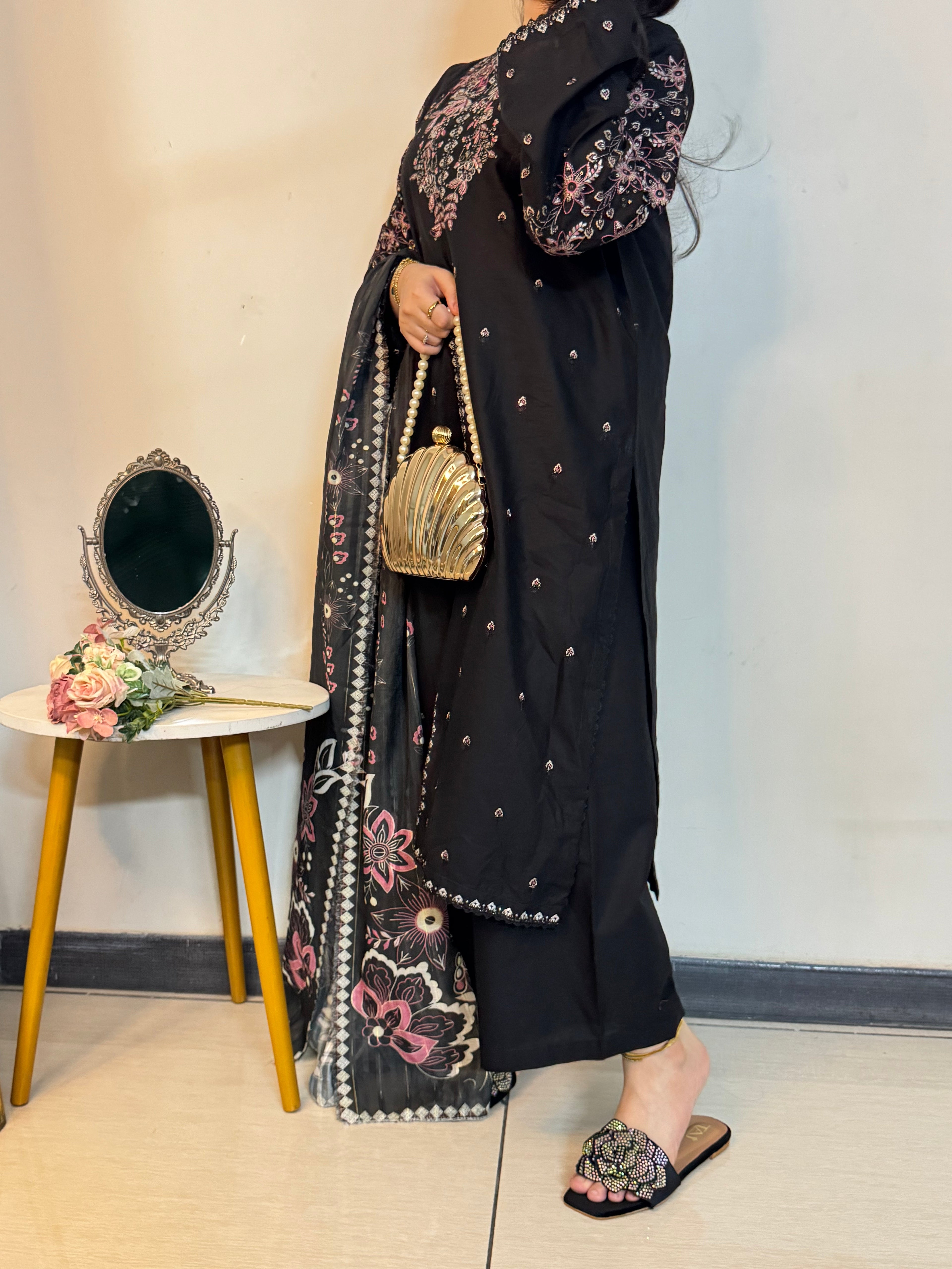 ZARNISH BLACK EMB