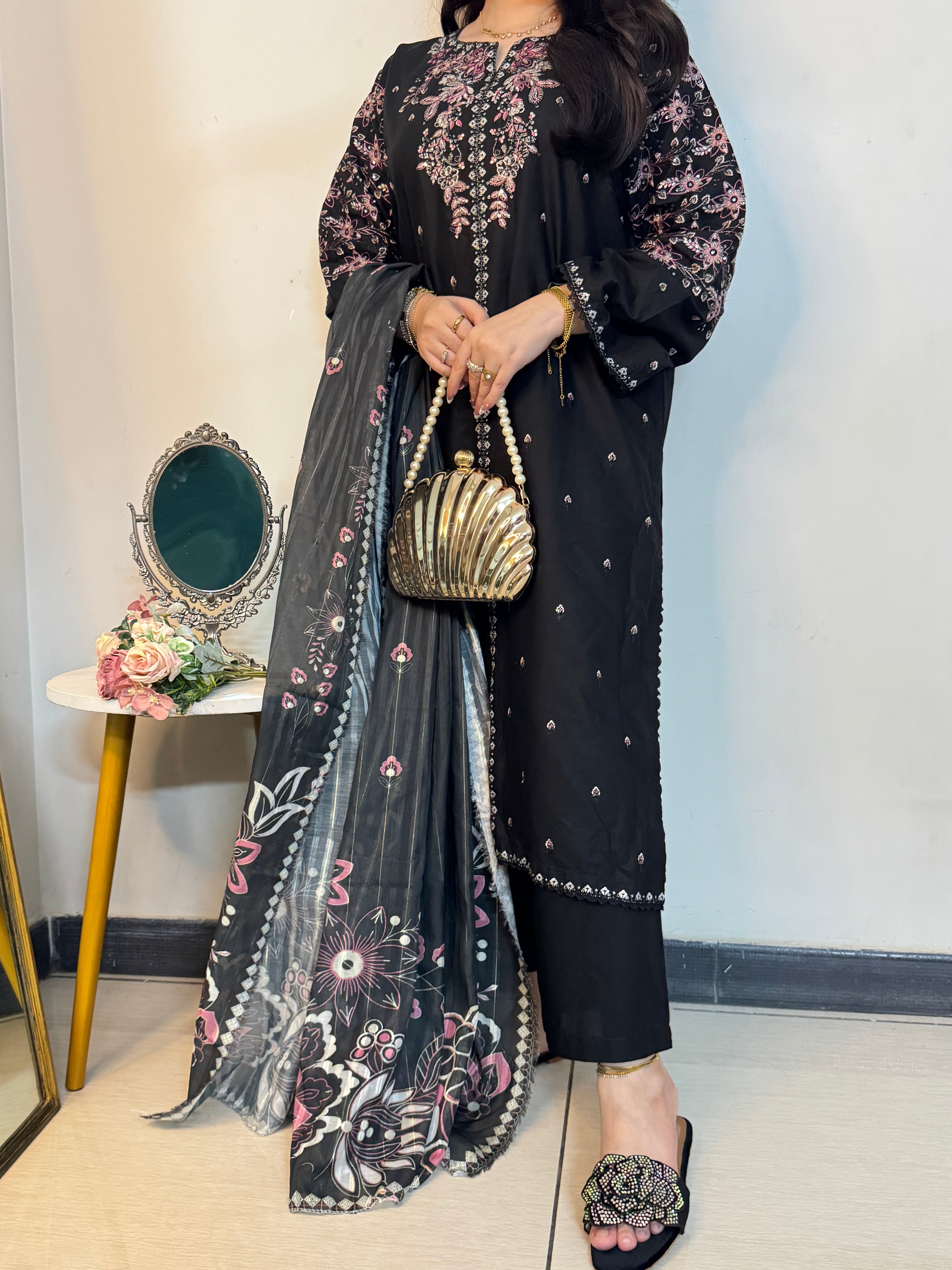 ZARNISH BLACK EMB